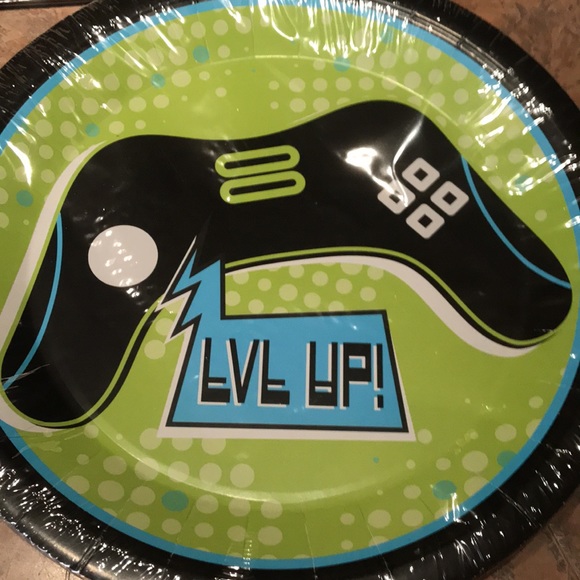 Gamer Birthday party decorations and plates - Picture 9 of 13